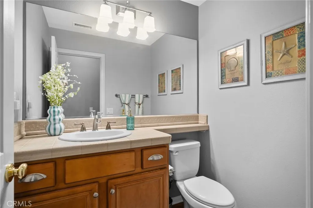 14175 Autumn Creek Court, Eastvale, California 92880 home-pic-10